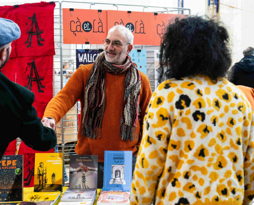 Serge Ewenczyk sur le stand des éditions çà et là